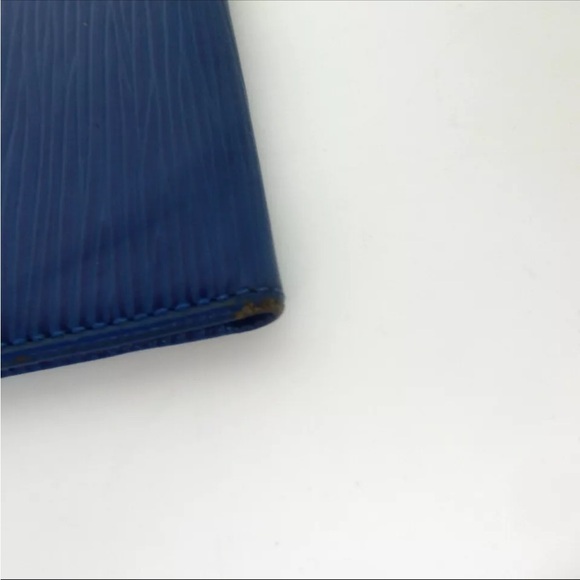 Authentic Louis Vuitton Epi Vertical Card Case leather - Picture 10 of 13
